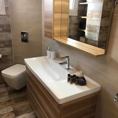 Unique Under The Rocks *