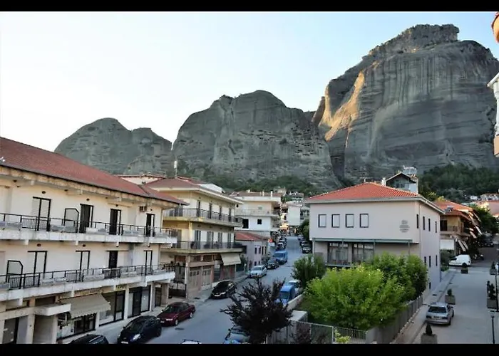 Unique Under The Rocks * كالامباكا